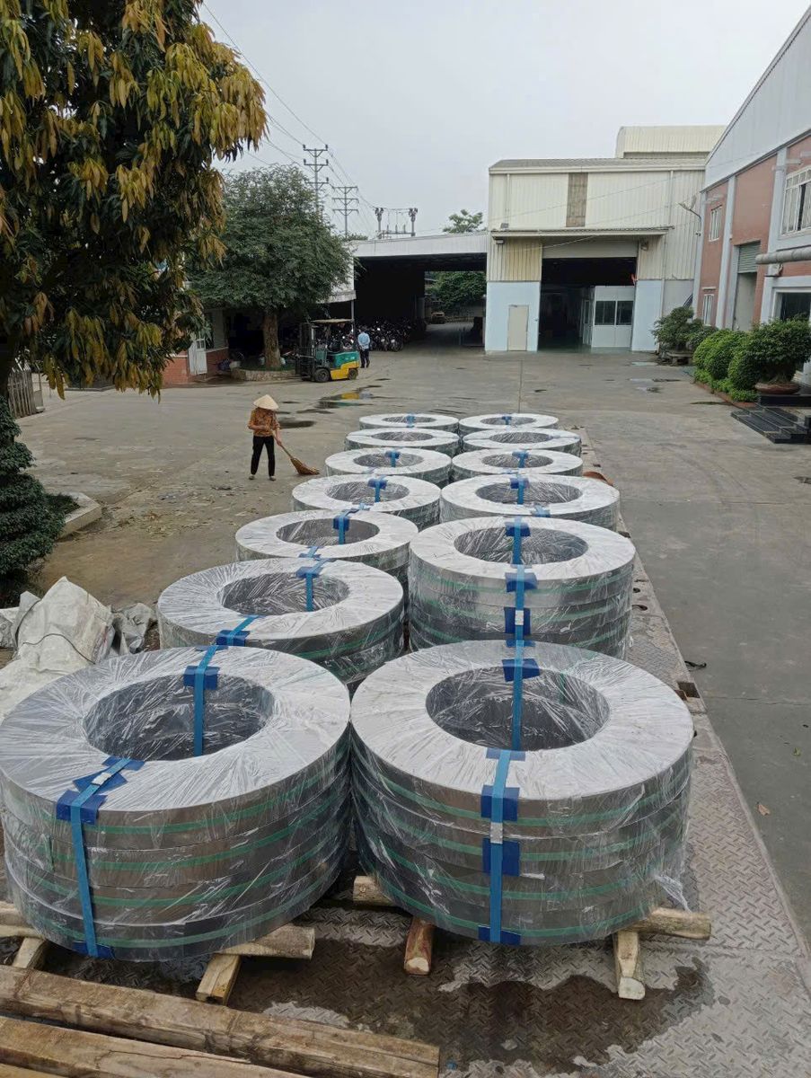Cuộn băng xả trên pallet
